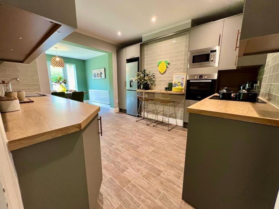 Lemon Drop Wyndale Living Parking Bham Nec Holiday home Birmingham