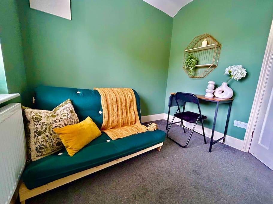 Lemon Drop Wyndale Living Parking Bham Nec Holiday home *